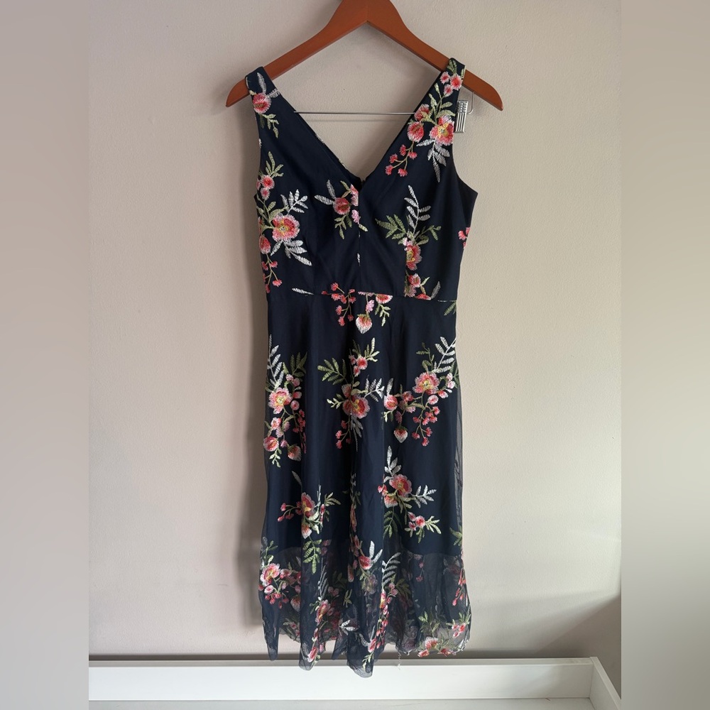 Vince Camuto Navy Blue Floral Embroidered Mesh V-Neck Midi Cocktail Dress Size 4
